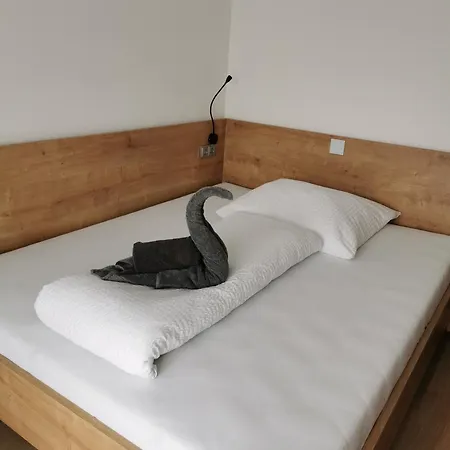 Alojamento de Acomodação e Pequeno-almoço Zimmer-lein 3*